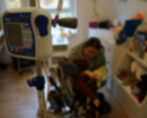 Blick auf eine Palliativstation. Das Bildist verschwommen.